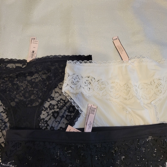 Victora's Secret Black and White Lace Trim Panties Intimates size M New - Picture 2 of 2